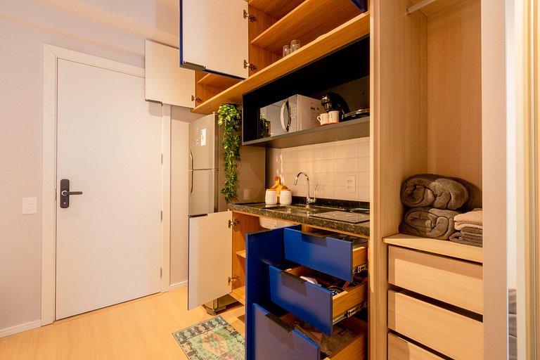 Modern and spacious, next to the subway
