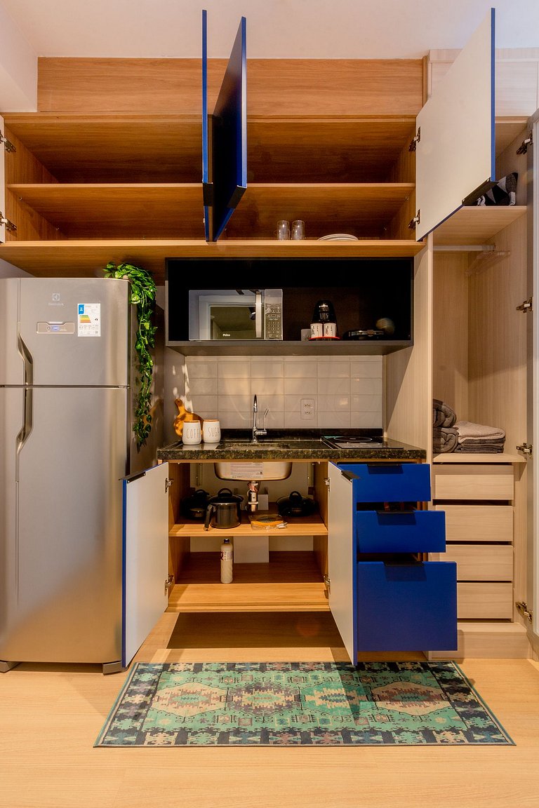 Modern and spacious, next to the subway