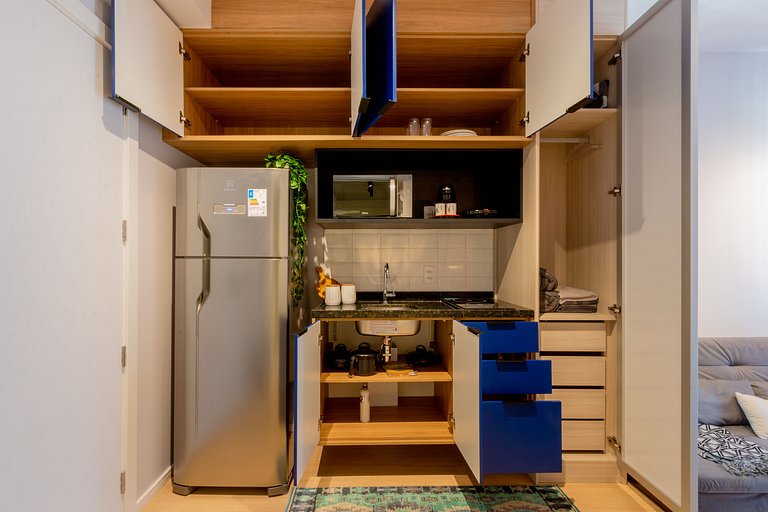 Modern and spacious, next to the subway