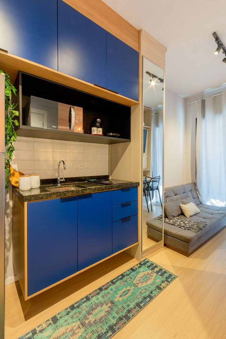 Modern and spacious, next to the subway