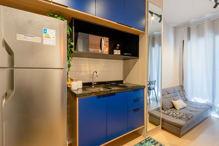 Modern and spacious, next to the subway