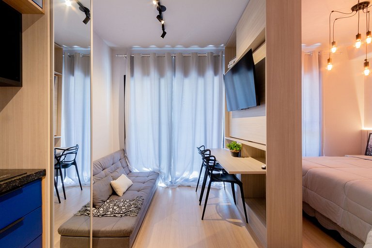 Modern and spacious, next to the subway