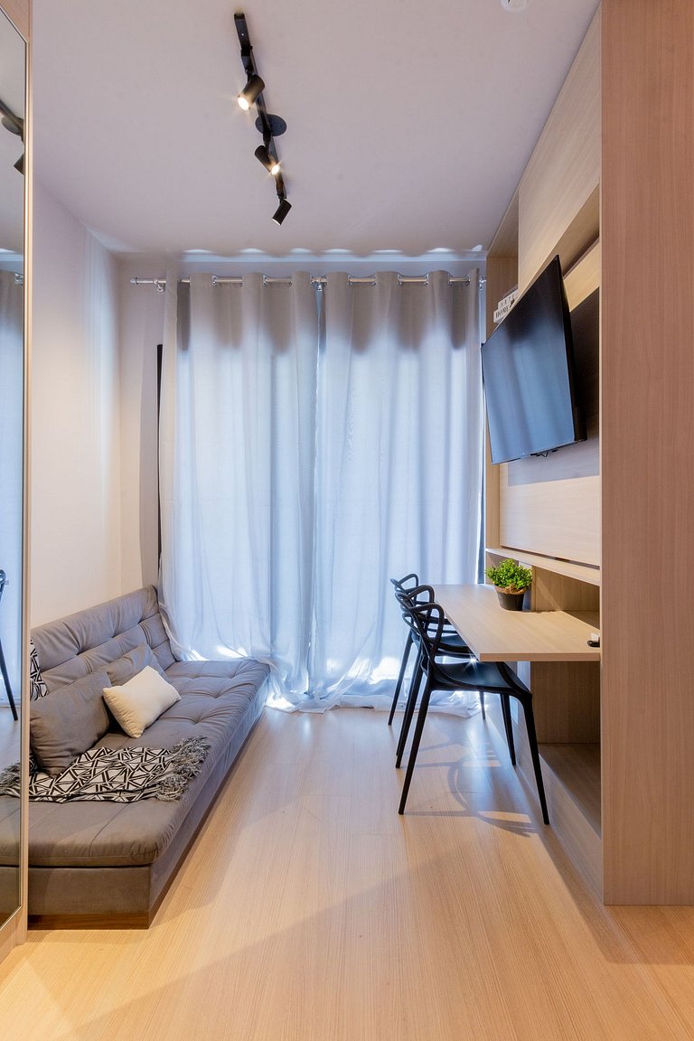 Modern and spacious, next to the subway