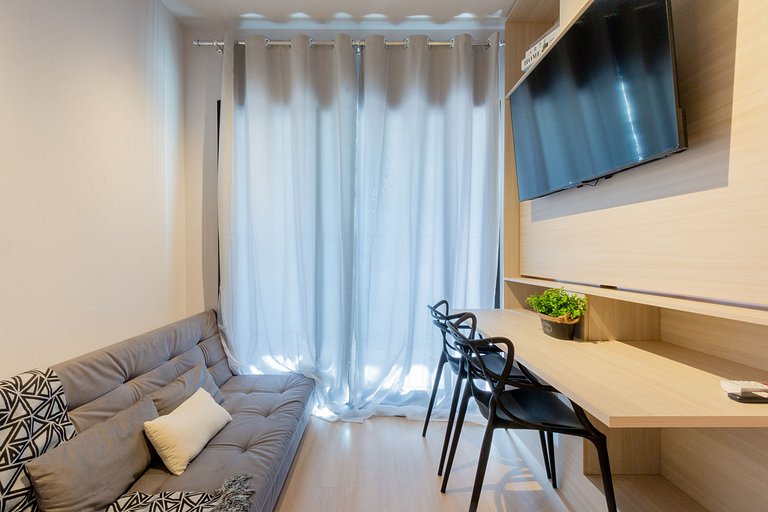 Modern and spacious, next to the subway