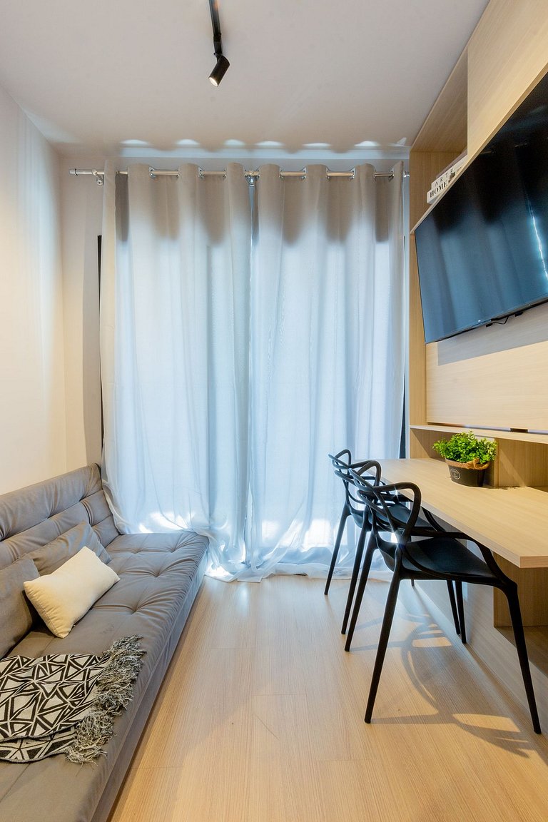 Modern and spacious, next to the subway