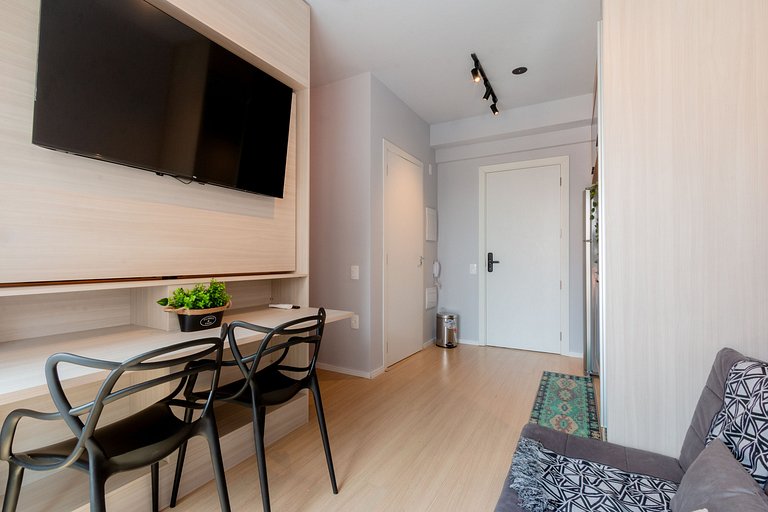 Modern and spacious, next to the subway
