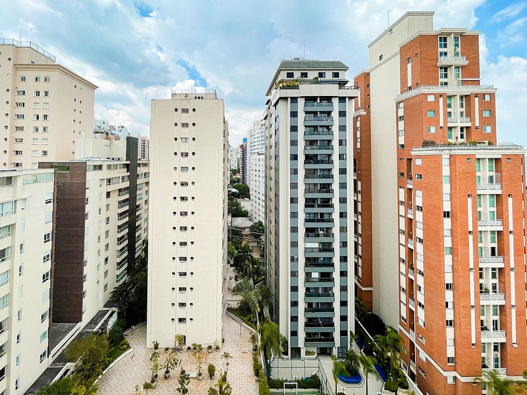 Com piscina e garagem nos Jardim Paulistas