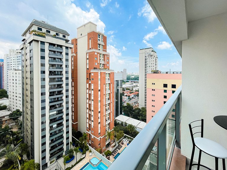 Com piscina e garagem nos Jardim Paulistas