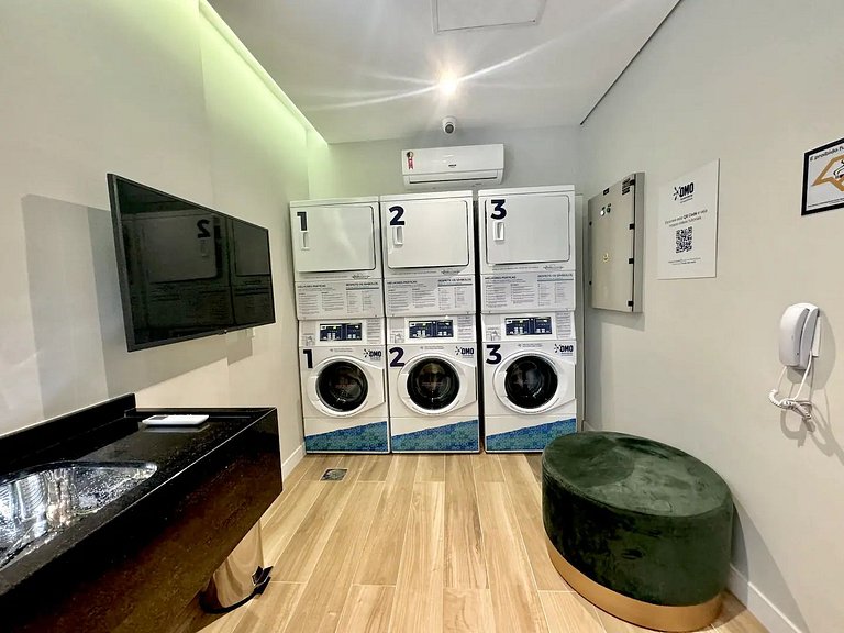 With garage and rooftop, next to Av Paulista!
