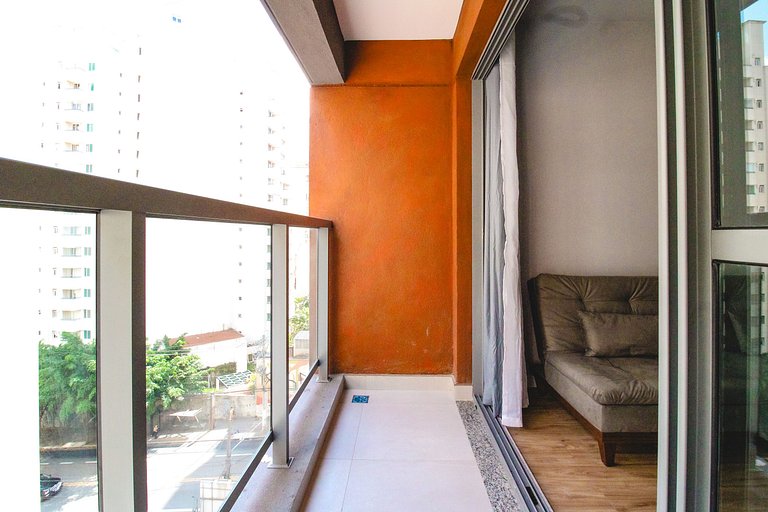 Studio with pool and garage, next to Paulista