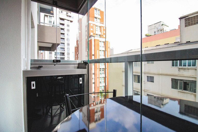 Com piscina, praticidade na Av. Brigadeiro