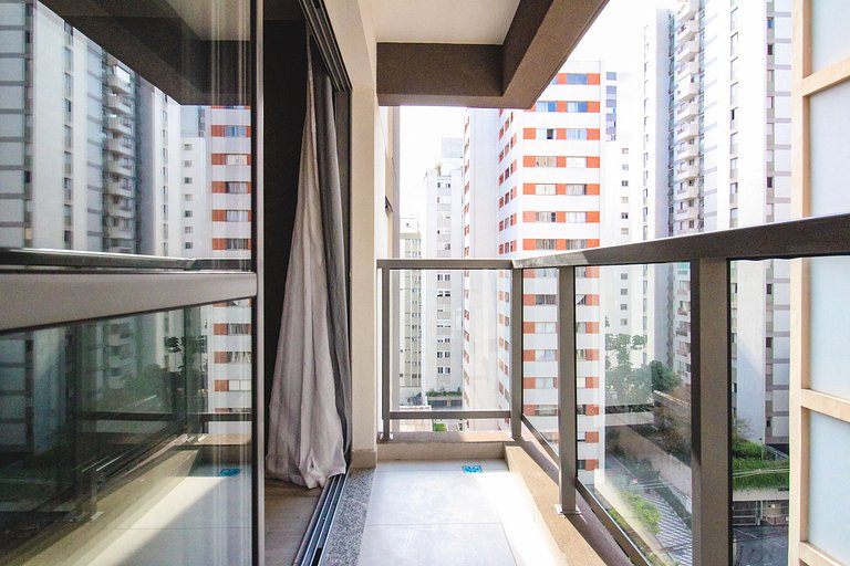 Garagem e piscina nos Jardins Paulistas