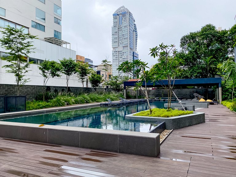 Studio em condomínio de luxo com estacionamento