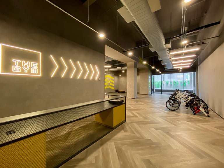 Studio em condomínio de luxo com estacionamento