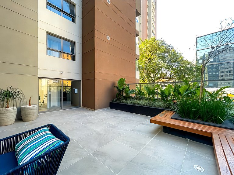 Conforto e elegância, com piscina e metro ao lado