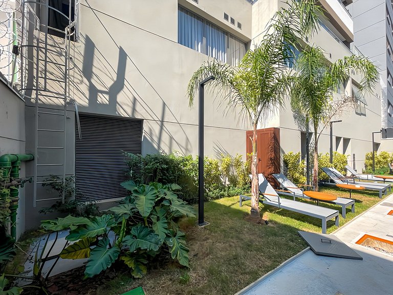 Conforto e elegância, com piscina e metro ao lado