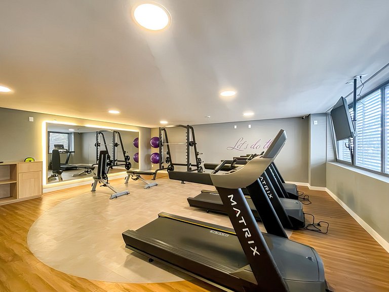 Conforto e elegância, com piscina e metro ao lado
