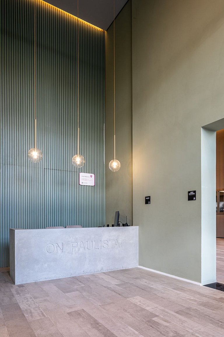 Elegante, piscina e estacionamento pago, prox. Paulista