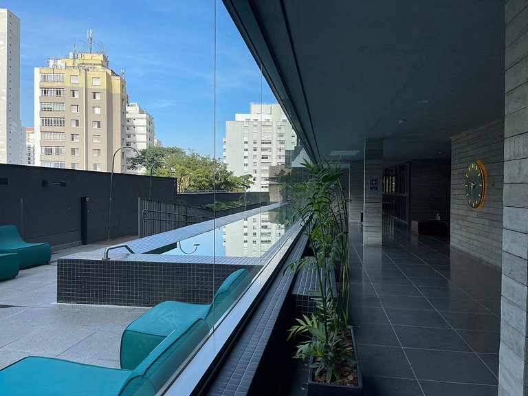 Belíssimo Studio com home office na Oscar Freire