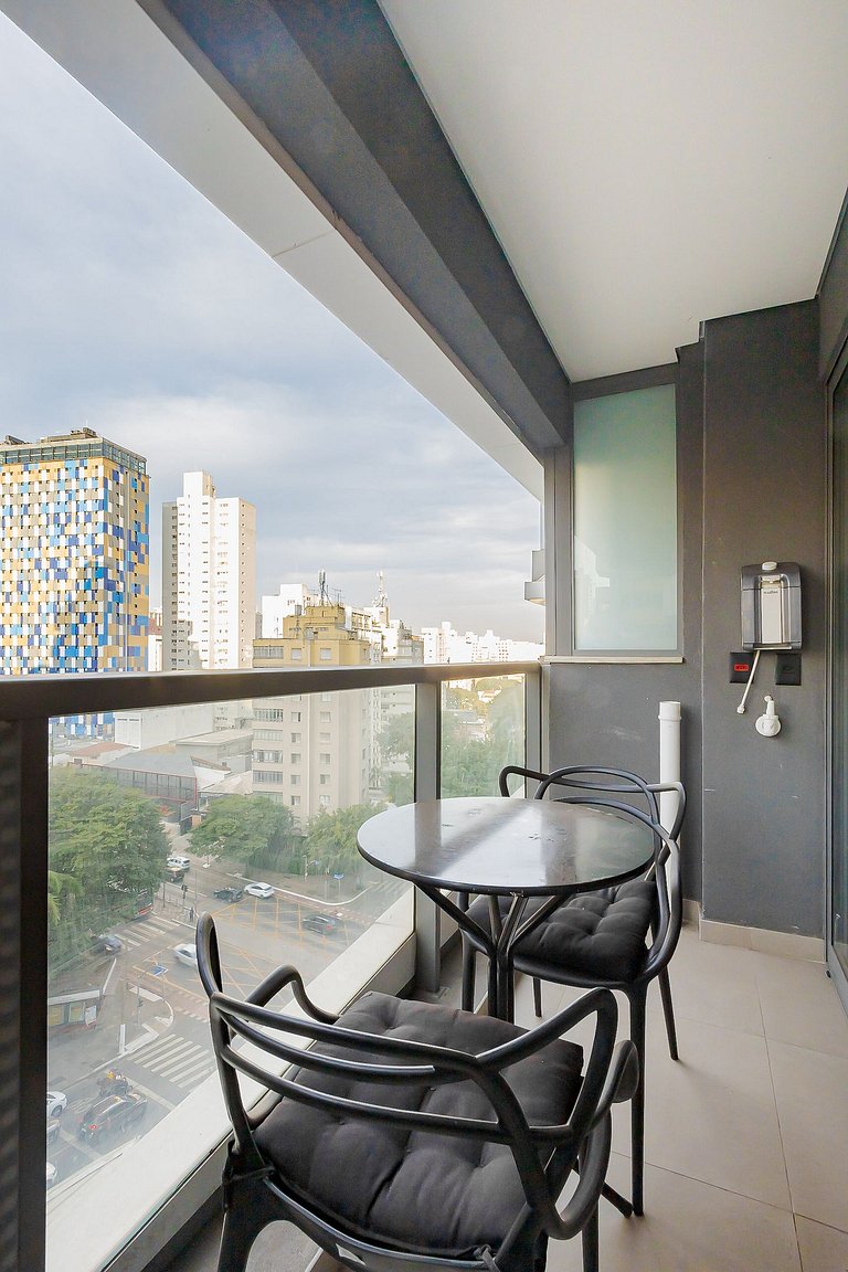 Belíssimo Studio com home office na Oscar Freire