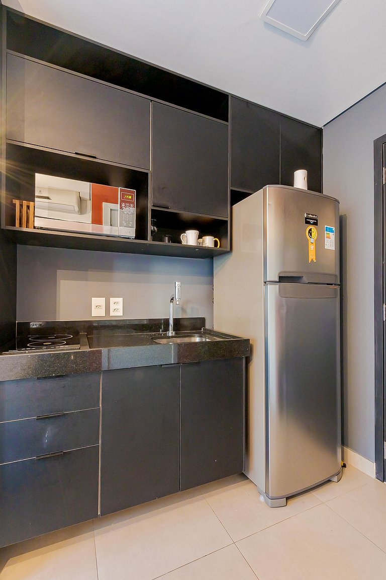 Belíssimo Studio com home office na Oscar Freire