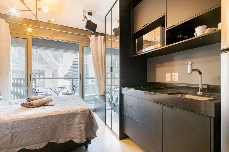 Belíssimo Studio com home office na Oscar Freire