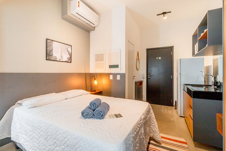 Belíssimo Studio com home office na Oscar Freire