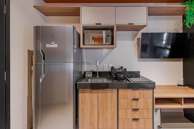 Belíssimo Studio com home office na Oscar Freire