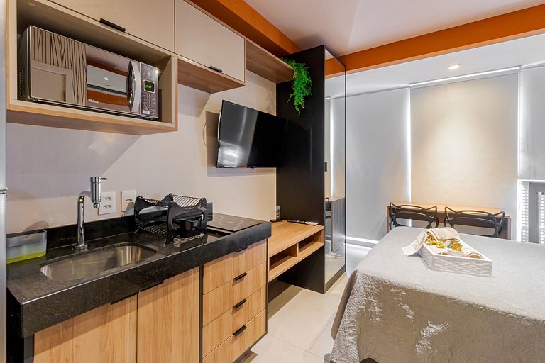Belíssimo Studio com home office na Oscar Freire
