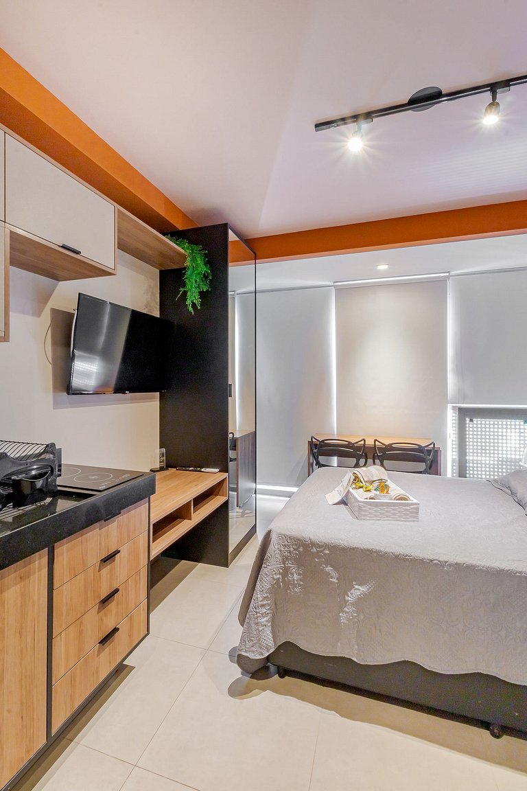 Belíssimo Studio com home office na Oscar Freire