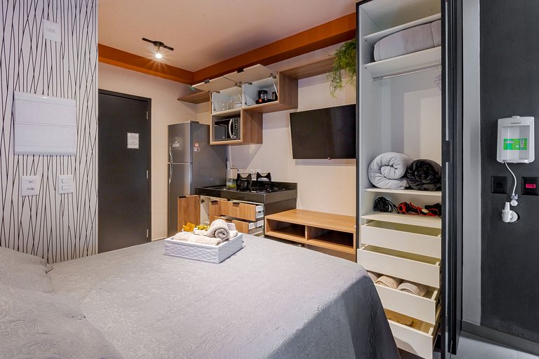 Belíssimo Studio com home office na Oscar Freire