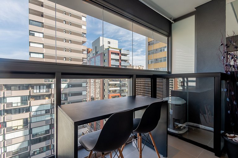 Belíssimo Studio com home office na Oscar Freire