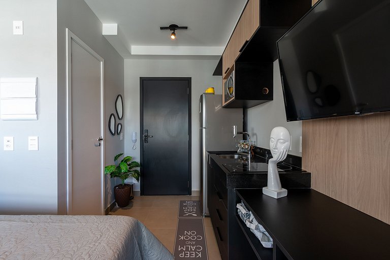 Belíssimo Studio com home office na Oscar Freire