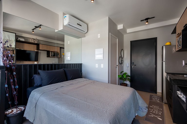 Belíssimo Studio com home office na Oscar Freire