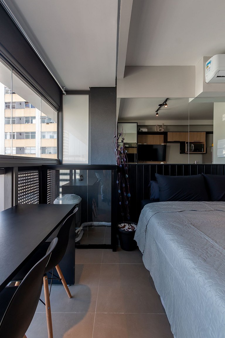 Belíssimo Studio com home office na Oscar Freire