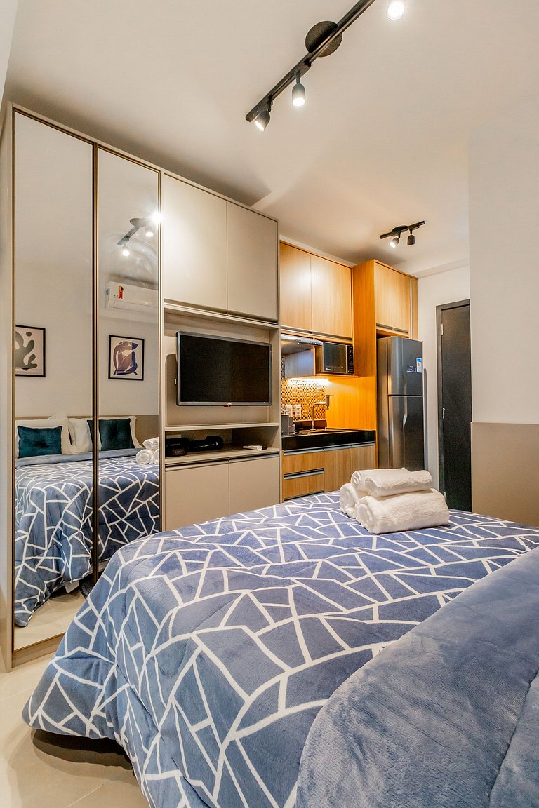 Belíssimo Studio com home office na Oscar Freire