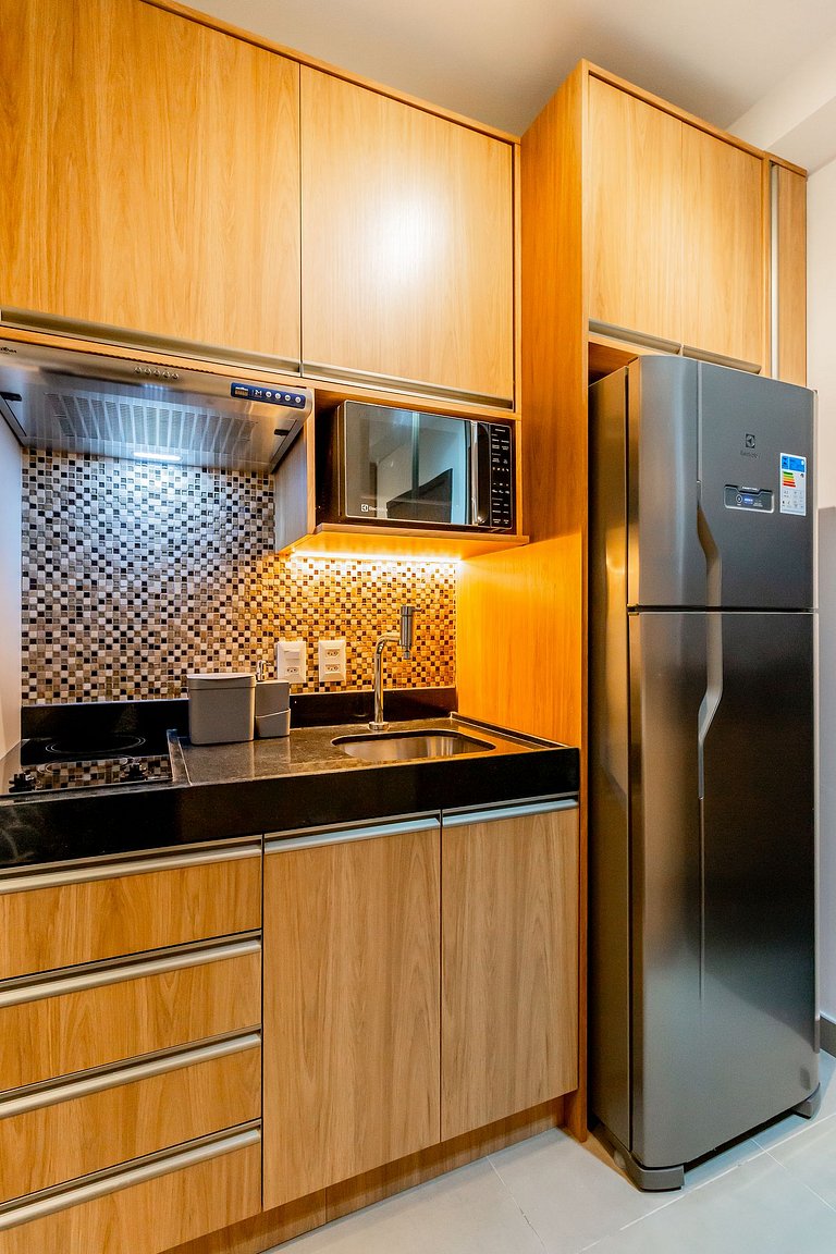 Belíssimo Studio com home office na Oscar Freire