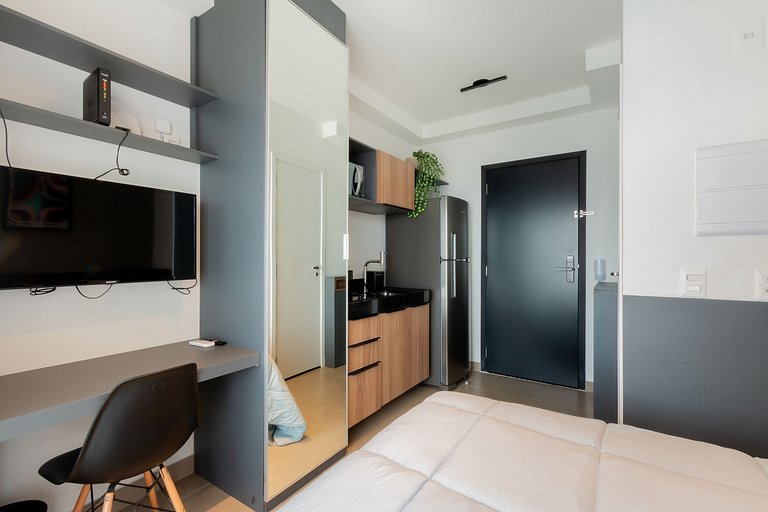 Belíssimo Studio com home office na Oscar Freire