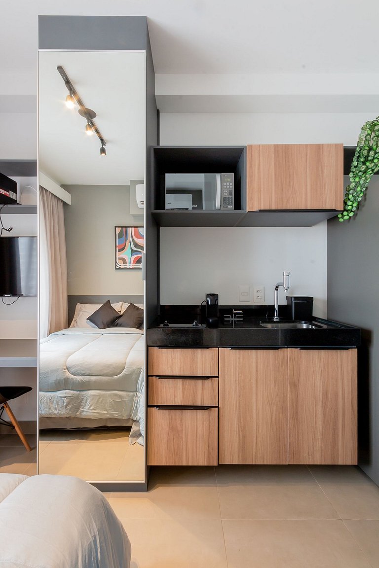 Belíssimo Studio com home office na Oscar Freire