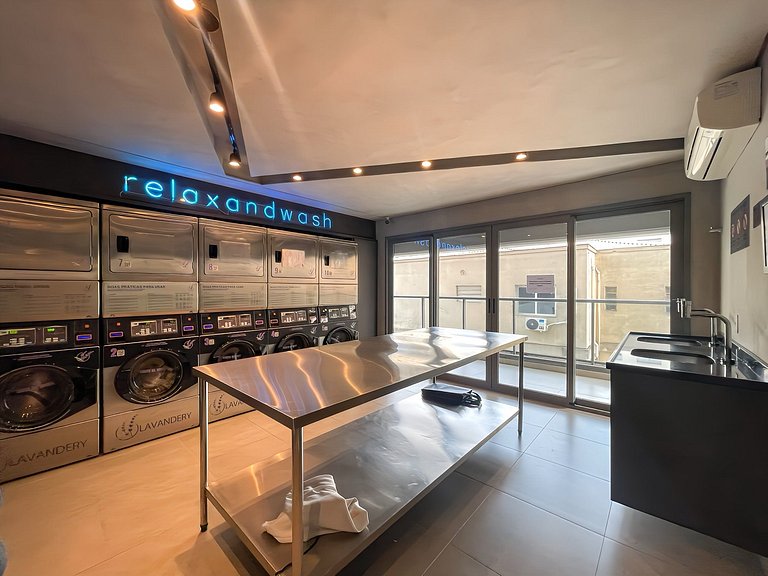 Belíssimo Studio com home office na Oscar Freire