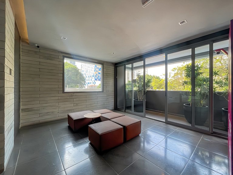 Belíssimo Studio com home office na Oscar Freire