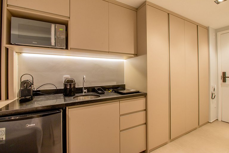Apartamento amplo ao lado de estacionamento