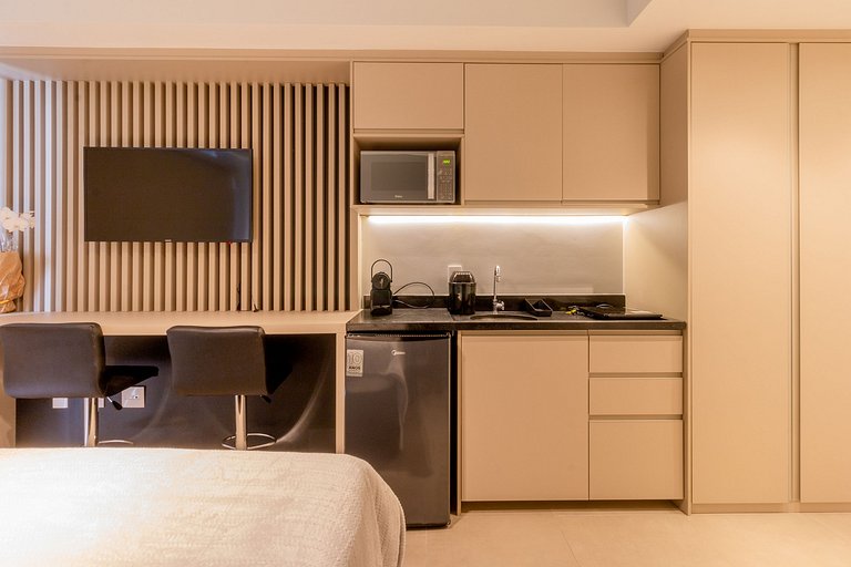 Apartamento amplo ao lado de estacionamento