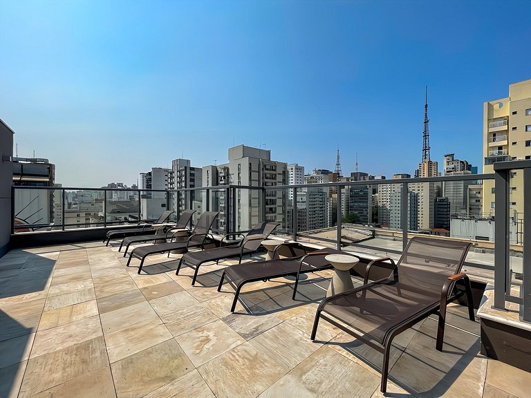 With garage and rooftop, next to Av Paulista!