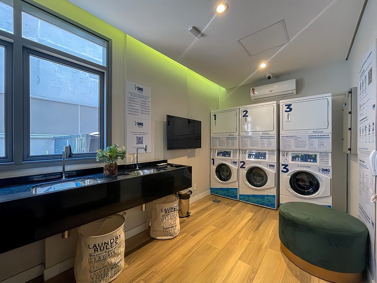 With garage and rooftop, next to Av Paulista!