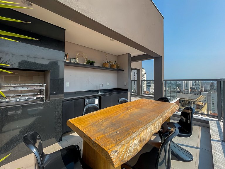 With garage and rooftop, next to Av Paulista!