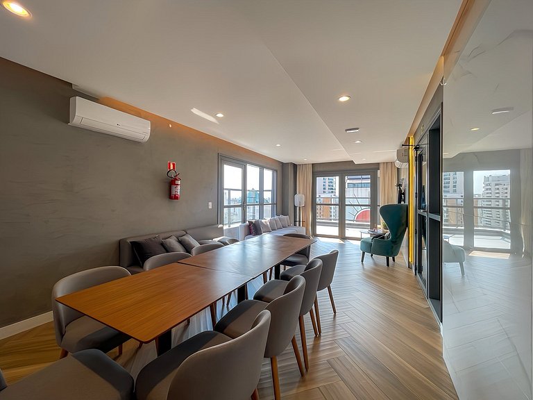 With garage and rooftop, next to Av Paulista!