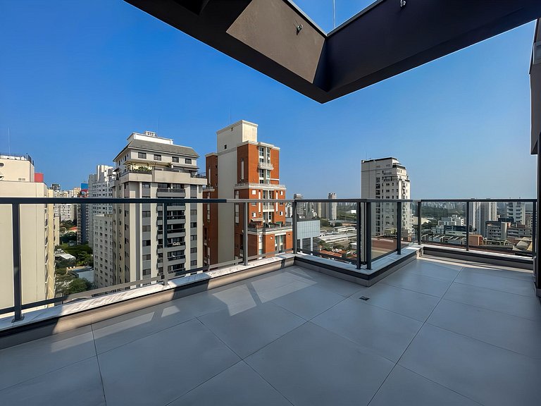 With garage and rooftop, next to Av Paulista!