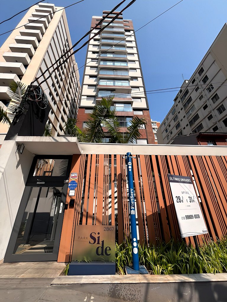 With garage and rooftop, next to Av Paulista!