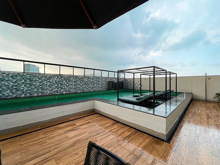 Com varanda e Rooftop com piscina